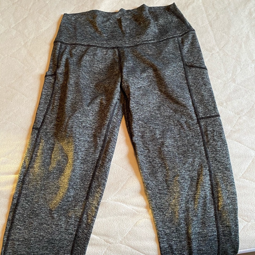 Athletic leggings